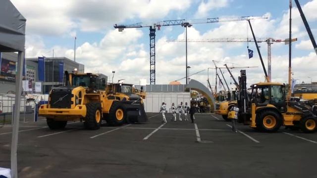 Межгалактические пилоты Volvo смотреть онлайн