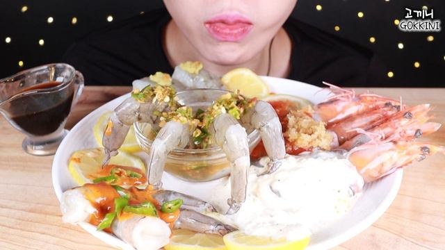 4만명 🥳 뚱새우회 다섯가지 소스 Shrimp sashimi смотреть онлайн