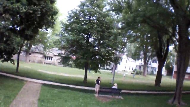 AR.Drone 2.0-Kingston Ontario-Skeleton Park-Flying Around Statue смотреть онлайн