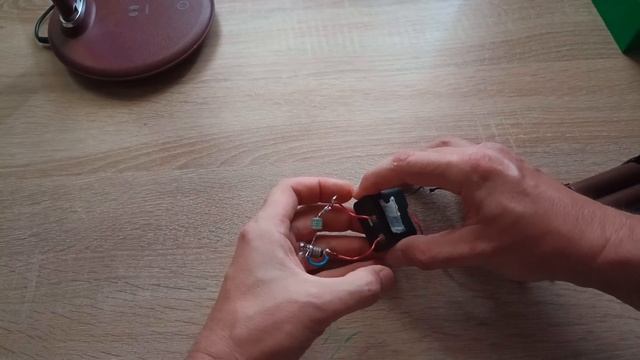 КАК ОБОЙТИ ПРОВОДА ЭЛЕКТРИЧЕСКОМУ ТОКУ? смотреть онлайн