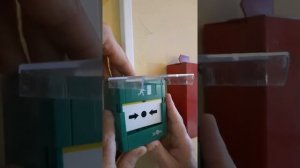 Кнопка разблокировки двери