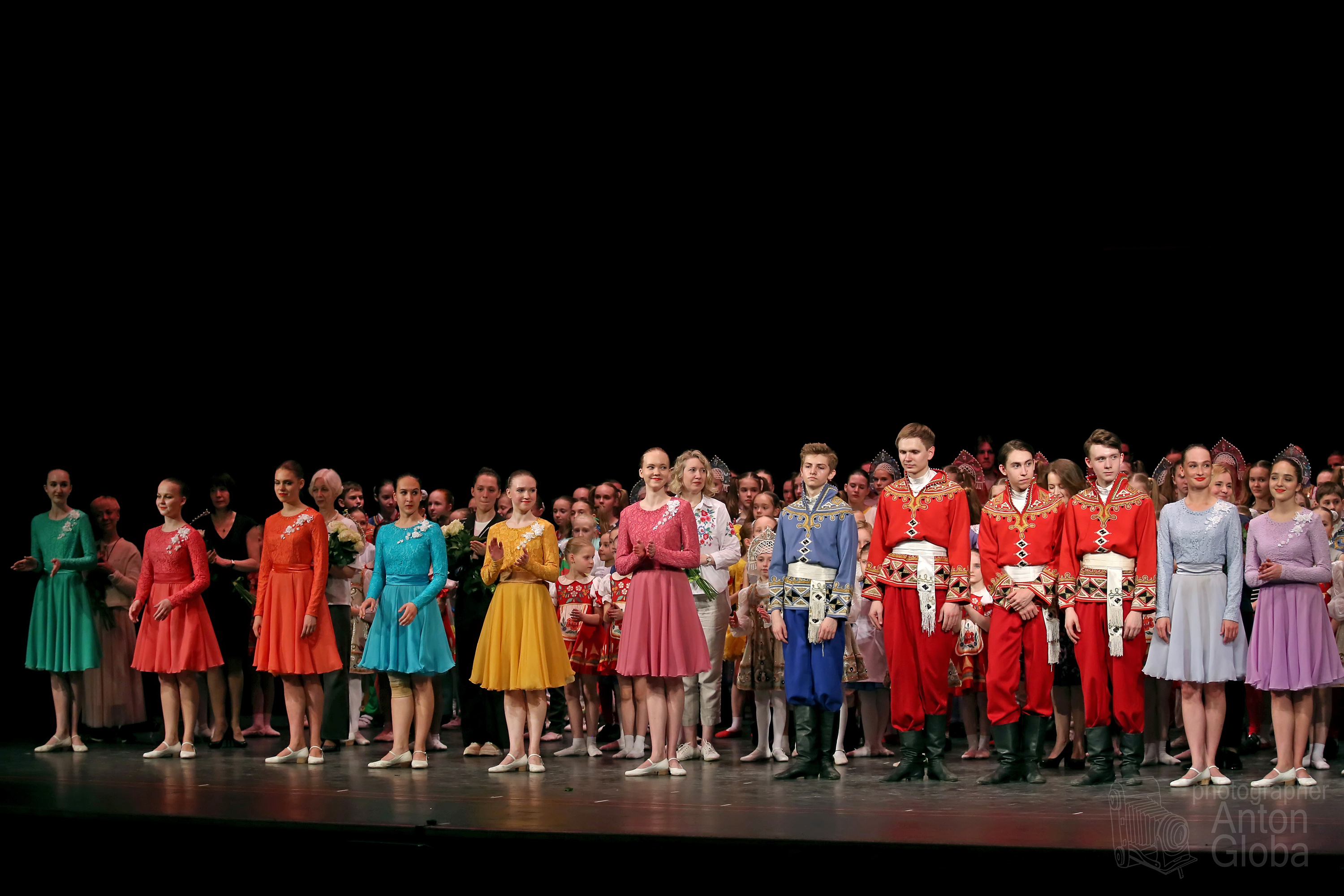 Финал концерта и выпускники, "Школьные годы". Concert finale and graduates, "School Years". смотреть онлайн