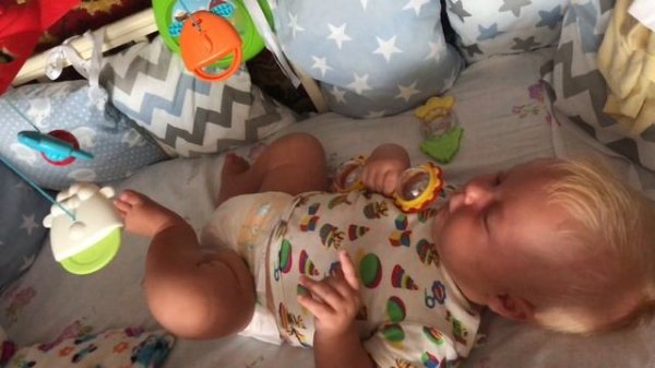 Электронный мобиль Winfun Busy Bee для ребёнка 4 месяца.