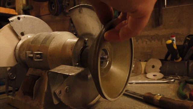 Простой способ изготовления фланца для установки алмазного круга на точило. смотреть онлайн
