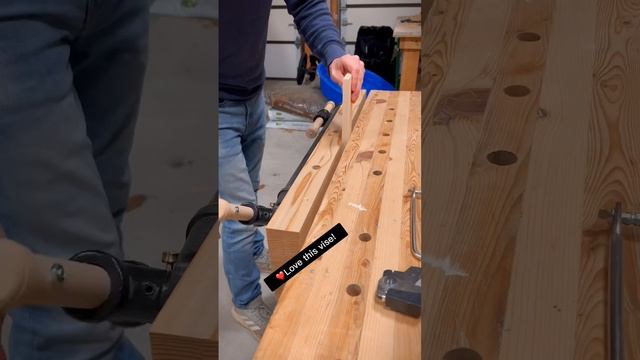 Cutting dovetails with my new vise! #dovetail #woodworking #furnituredesign смотреть онлайн