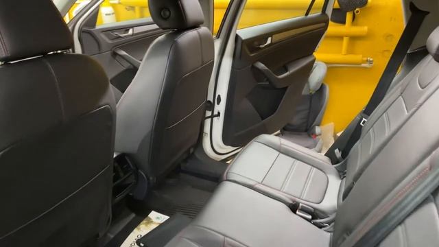 Чехлы на Skoda Kodiaq, 2016 - н.в. серии "Premium" - красная строчка смотреть онлайн