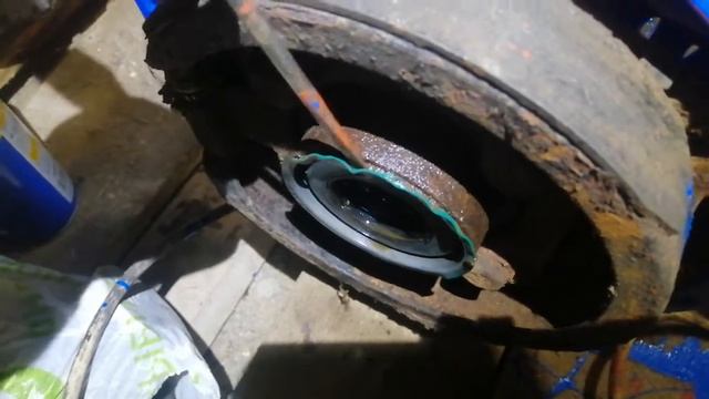 Chevrolet Trailblazer / GMC Envoy замена сальников полуосей заднего моста смотреть онлайн