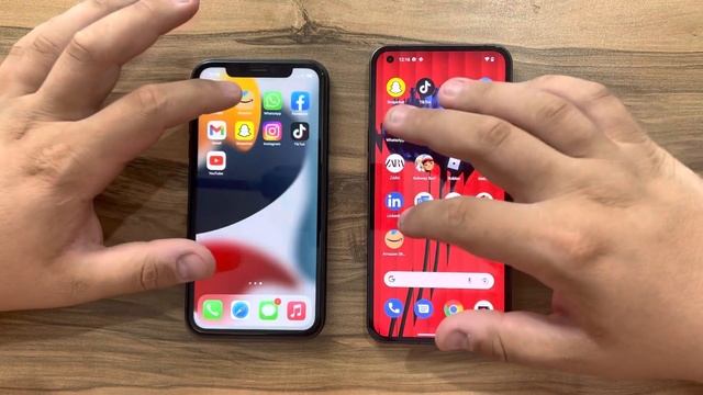Nothing Phone (1) vs iPhone 11 смотреть онлайн
