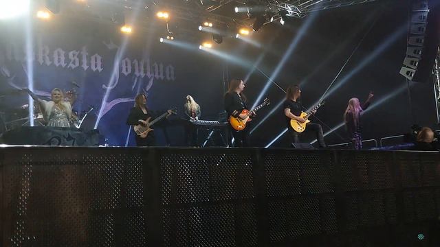 Noora Louhimo & Marko Hietala: Valkea Joulu (Raskasta Joulua 2022, Seinäjoki Areena)