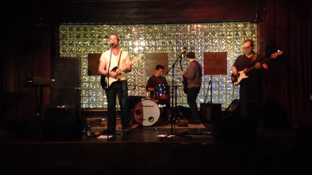 Clint Eastwood (Gorillaz cover) at Fizz смотреть онлайн