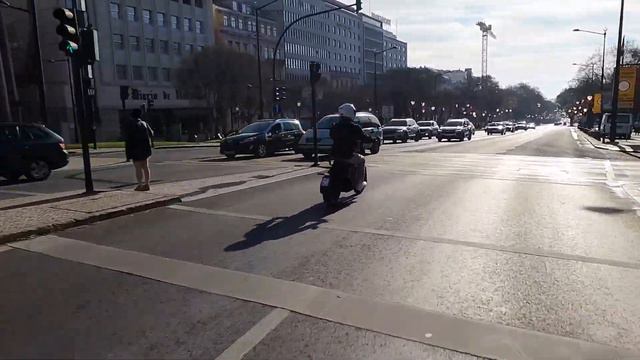 Riding the BMW CE 02 смотреть онлайн