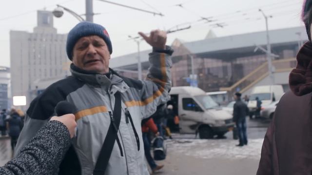 Треш во время съёмки: мужик поцеловал ведущую смотреть онлайн