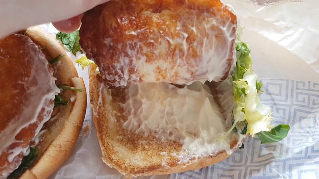Burger King Halloumi King Vegetarian Hamburger смотреть онлайн