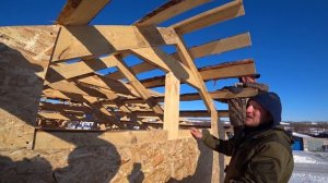 КАК ПРАВИЛЬНО - БЕЗ ОТХОДОВ РЕЗАТЬ ЛИСТЫ ОСБ - ЗАШИВАЕМ ФРОНТОНЫ