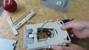 А что там внутри :) разбираем CD-ROM привод и ...