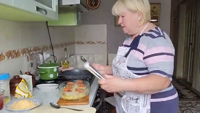 Свекольник. Сосиски в тесте. Картошка с котлетой запечённая в духовке. смотреть онлайн