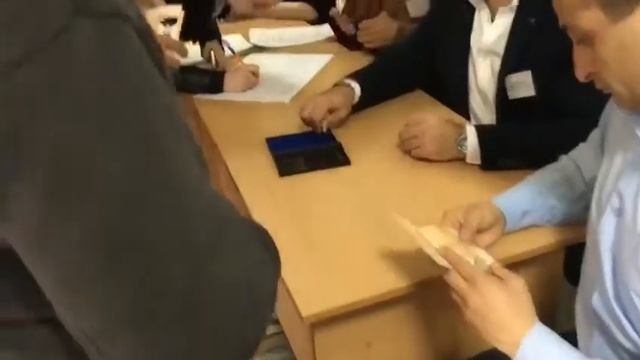 Очередь в с.Октябрьское к участку на выборах Президента ЮО смотреть онлайн