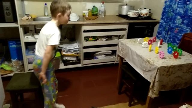Арсен, аутизм, 6 лет, истерика