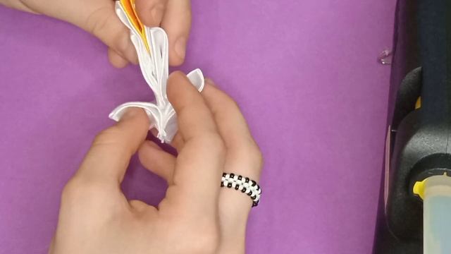 Новогоднее украшение на ëлку из атласной ленты. Поделки на новый год в садик, школу. СВОИМИ РУКАМИ. смотреть онлайн