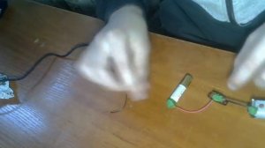 Как подключить моторчик к батарейке с выключателем.