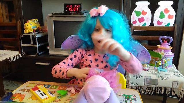 Марусины игры. Маша наряжает поняшек. Стилист Маша-Кризалис!!! смотреть онлайн