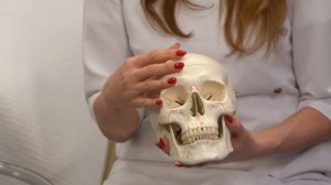 Подтяжка бровей нитями с точки зрения анатомии