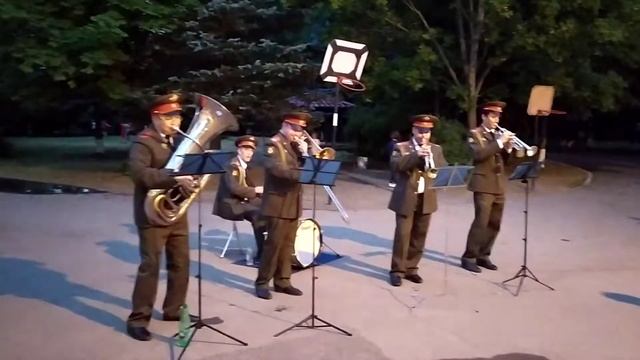 вальс «Синий платочек» – военный оркестр смотреть онлайн