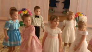 Танец 8 марта 1 младшая