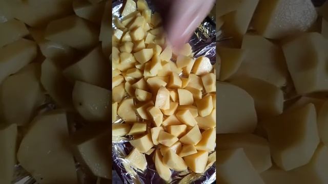 Картошка в духовке с курицей смотреть онлайн