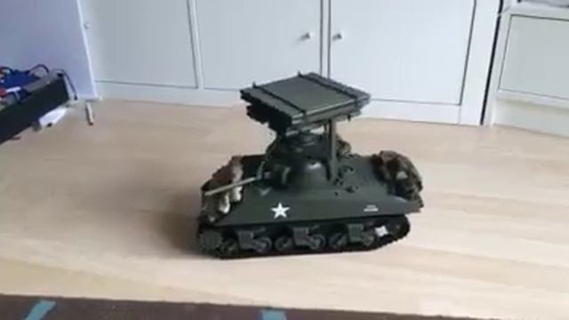 Танк Шерман Calliope, модель на радиоуправлении смотреть онлайн