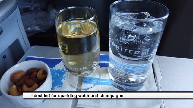 First Class - United Airlines - Boeing B777-200 - San Francisco to Honolulu (incl. United Club) смотреть онлайн