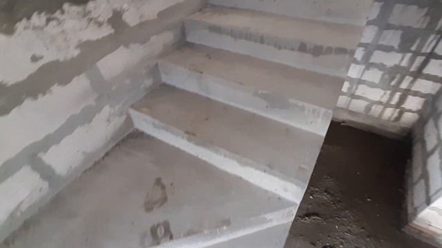 Площадка поделеная надвое . Вариант забежных ступеней. смотреть онлайн