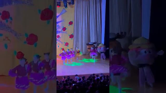 Шаттык танец Папа Вам Не Мама на 8 марта смотреть онлайн