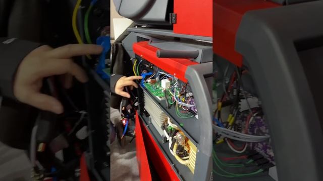 Внутренности сварочного полуавтомата  #kolarc #сварочноеоборудование #сварка