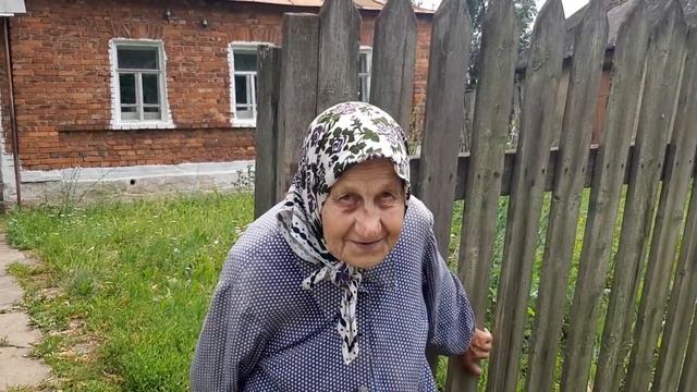 БАБУШКА КЛАВА НЕ ПРИВЫКЛА К ПОДАРКАМ!!! смотреть онлайн