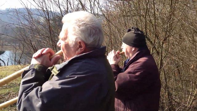 2 Alphorn Players at the Chatzensee in Switzerland смотреть онлайн