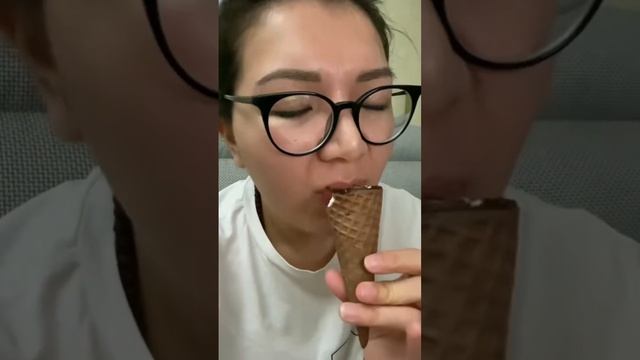 А вы пробовали карамельный рожок от Корнэт? смотреть онлайн