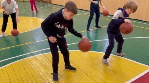 Элементы баскетбола на уроках физкультуры!