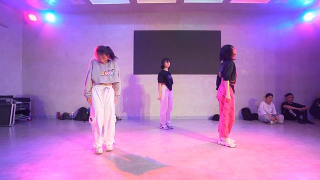 Vẫn Nhớ - Soobin Hoàng Sơn | Dương Anh Mỹ Choreography | UC DANCE SPACE смотреть онлайн