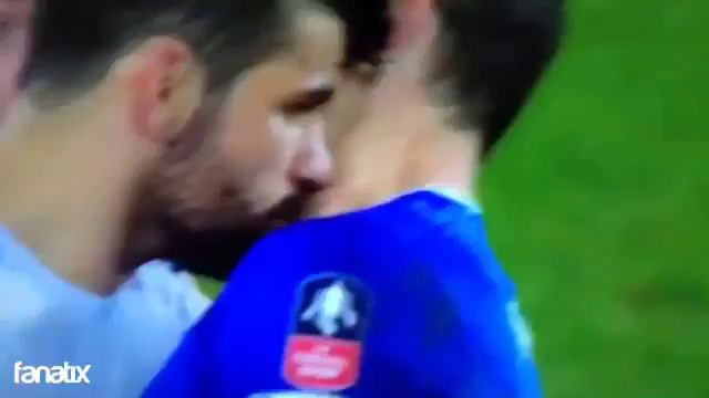 Диего Коста укусил игрока Эвертона смотреть онлайн