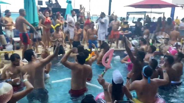 Honest Review Of Coco Bongo Beach Party Cancun Halloween Edition 2021 смотреть онлайн