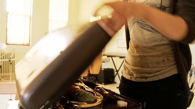 Un día en la Universidad de Cantabria con Andrea de la Mora смотреть онлайн
