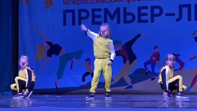 Синий квадрат, фестиваль Мытищи "Сестрички Чаки" смотреть онлайн