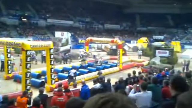 Race between Doug Lampkin and Toni Bou смотреть онлайн