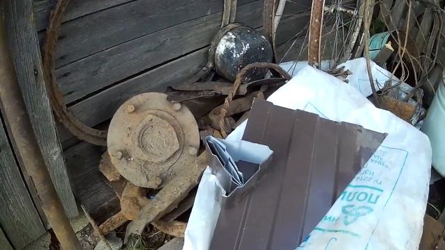 ЖАРА. НО СНЕГ ТЕПЕРЬ БУДЕТ НЕ СТРАШЕН.строим навес.