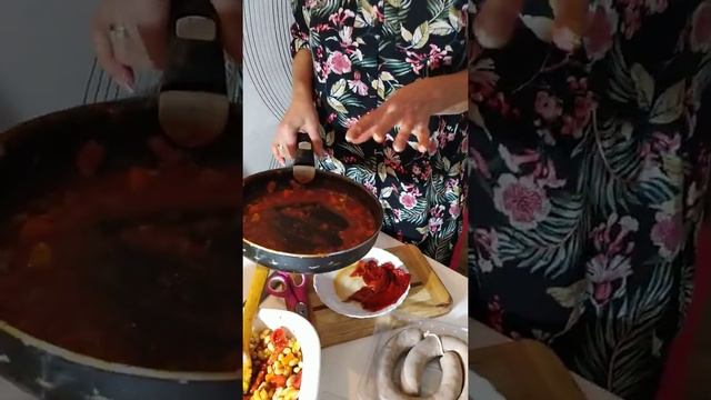 Фасоль с колбасками смотреть онлайн