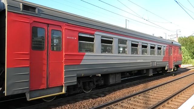 ЭД4М-0019 сообщением Богданович — Екатеринбург-Пасс. делает остановку на о.п. Чапаевская смотреть онлайн