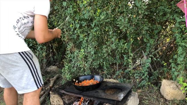 Плов. Готовим в Крыму на костре вкуснейший плов. смотреть онлайн