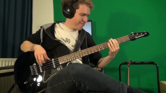 Grooving with a Danelectro '56 Bass смотреть онлайн
