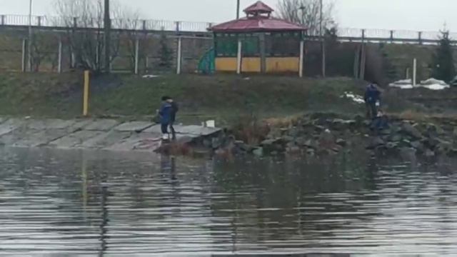 Солигорск-2018. Инспекция пакует багрил на дамбе 31 декабря смотреть онлайн